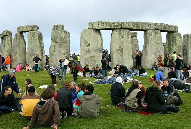 stonehenge_ill1.jpg