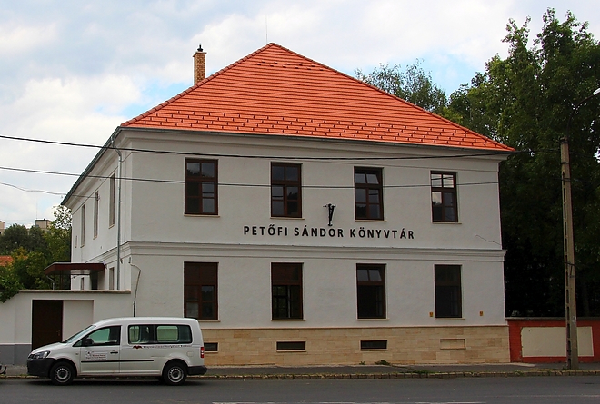 petofi-felujitva-kulso-170826.jpg