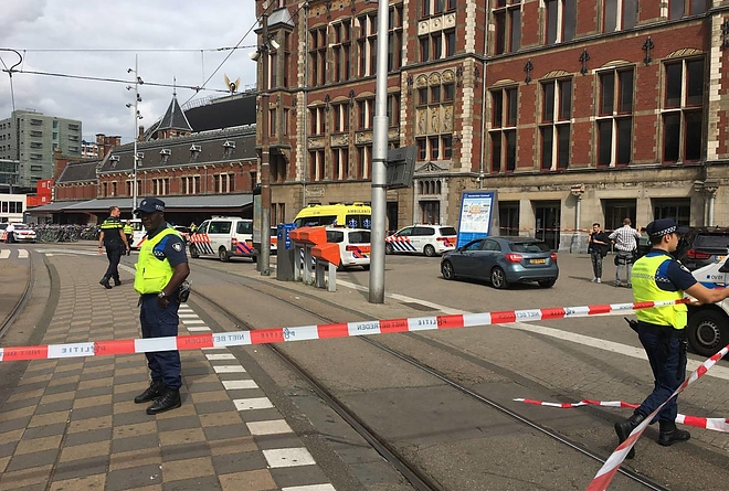 keseles_amszterdam_lezaras_police_rendorseg_afp_getty.jpg